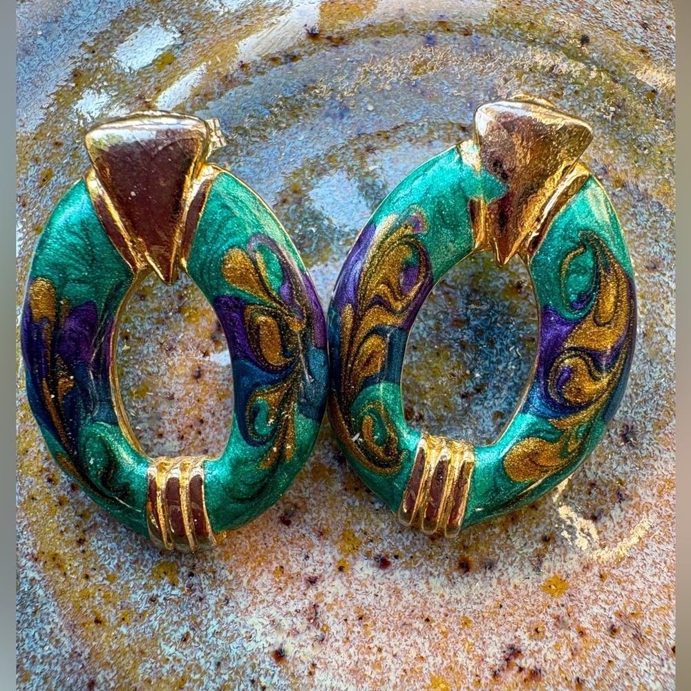 Vtg. enamel and gold tone Earrings.Beautiful colors, EUC, push-backs are new ❤️